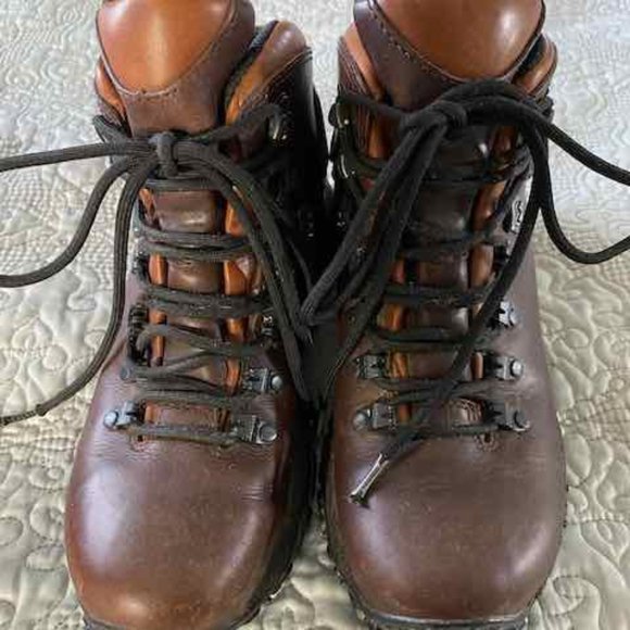 Women's Vibram Hiking Boots size 7 - Picture 2 of 6